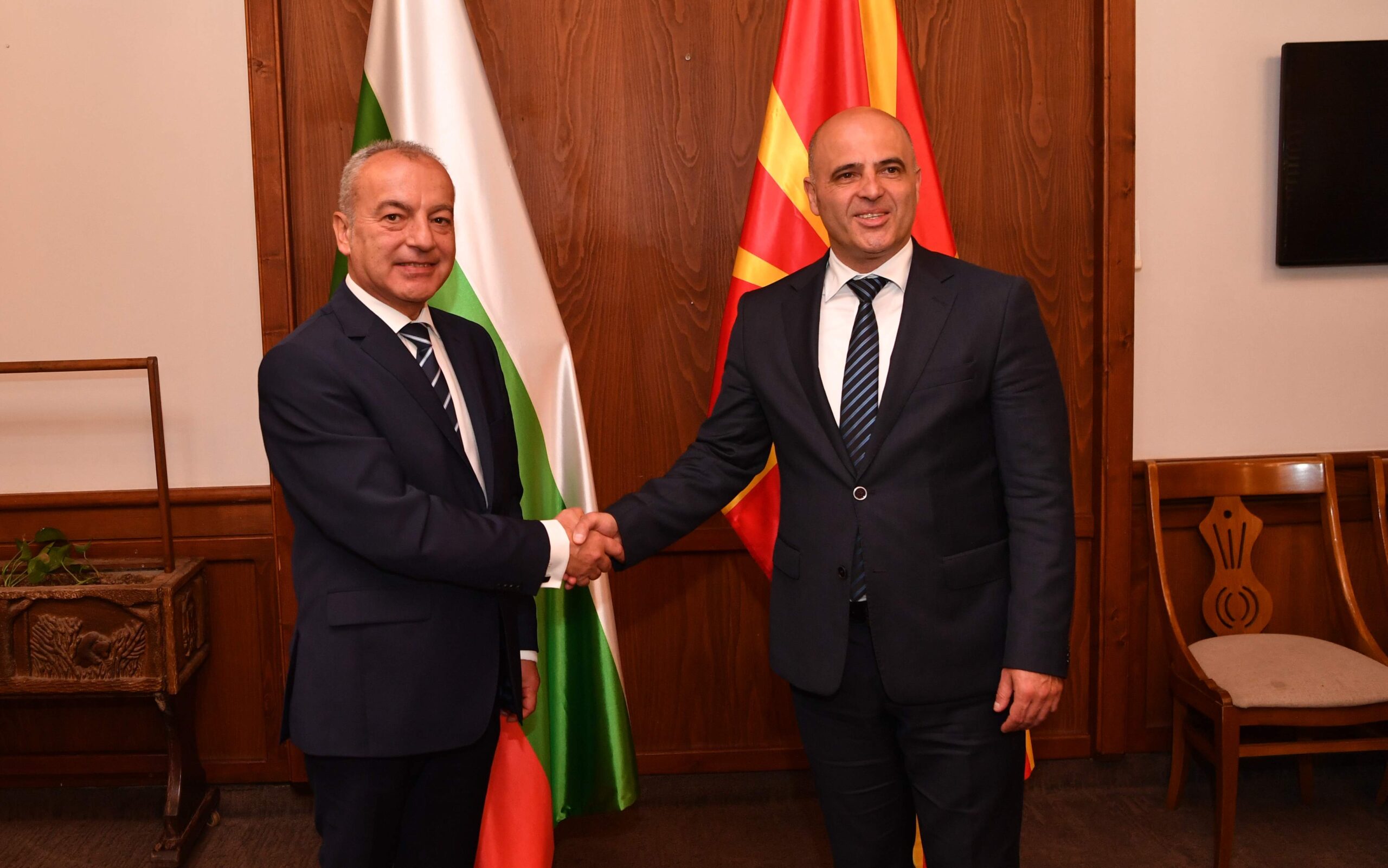 Интензивирање на соработката помеѓу Македонија и Бугарија во фокусот на средбата на Ковачевски со Донев