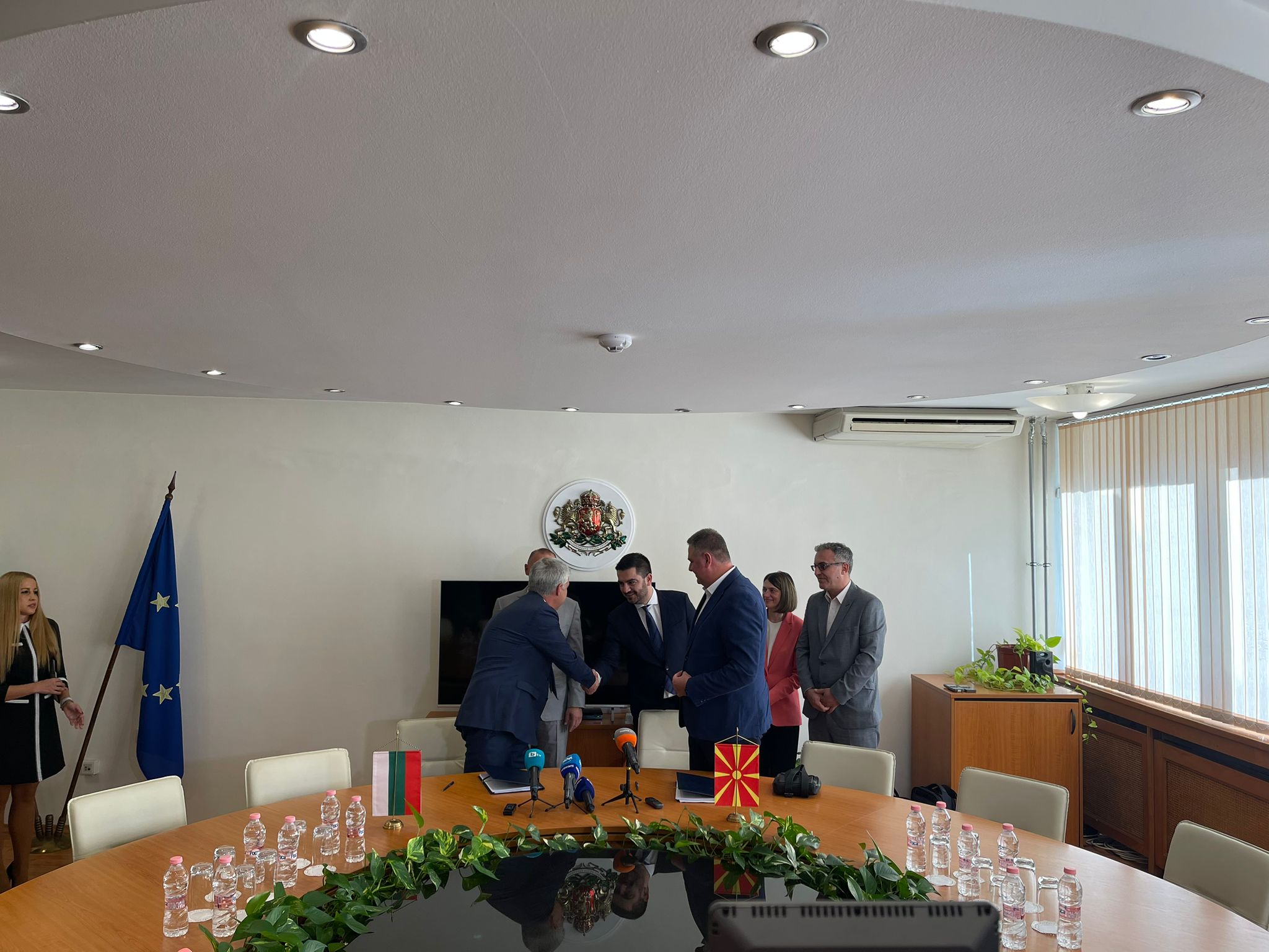 Бектеши: Македонија ќе се снабдува со гас од повеќе извори, потпишан договорот за интерконективно гасно поврзување Ќустендил-Жидилово