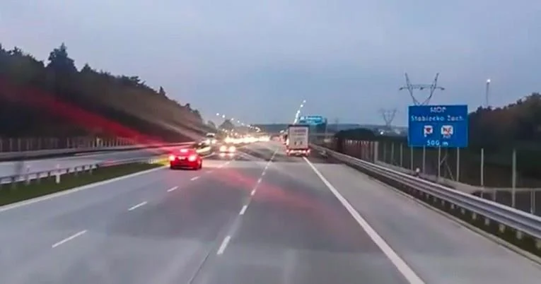 Возач на Мерцедес избегна фатален судар на автопат- автомобил „лета“ во спротивна насока(ВИДЕО)