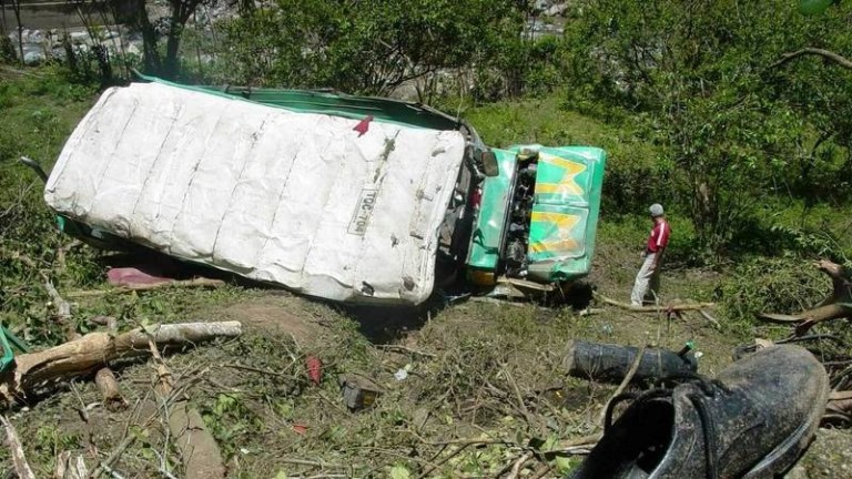 20 лица загинаа во автобуска несреќа во Колумбија
