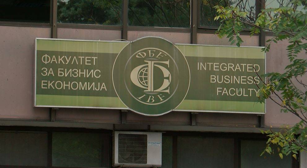 Академската година не започна за сите студенти – директорката одлучила да ги отпушти професорите од ФБЕ