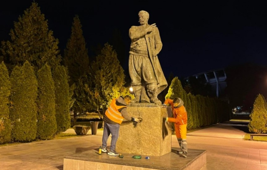 Со боја оштетен споменикот на Гоце Делчев