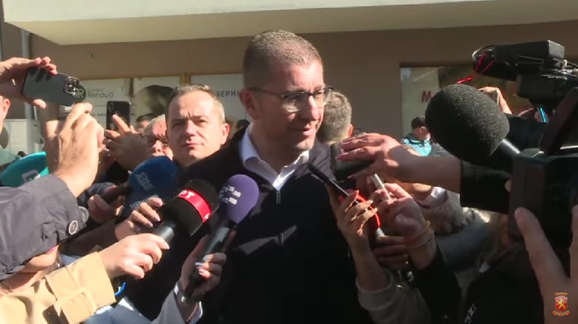 Мицкоски во Благоевград: Тука сме да ги поддржиме Македонците, и да испратиме јасна порака дека ние сме Македонци, кои зборуваат македонски јазик