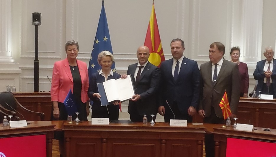 НА МАКЕДОНСКИ ЈАЗИК: Македонија и ЕУ го потпишаа Договорот со Фронтекс