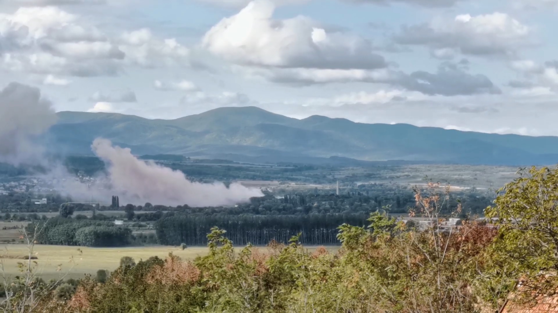 ВИДЕО: Три лица загинаа по експлозија во фабрика за оружје во Бугарија