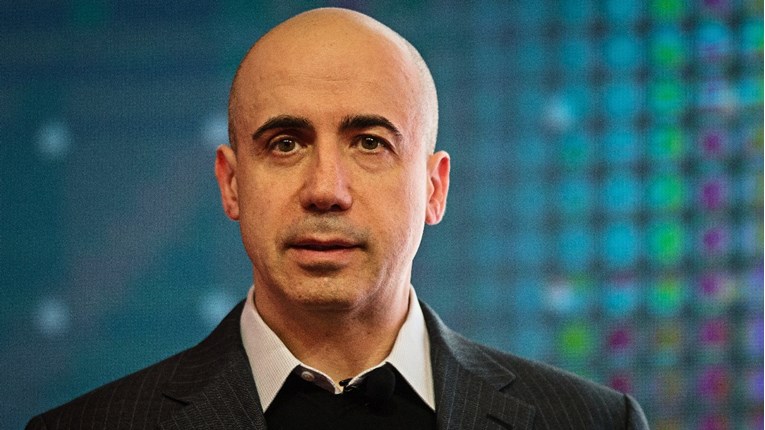 Милијардерот Јури Милнер се откажа од руското државјанство