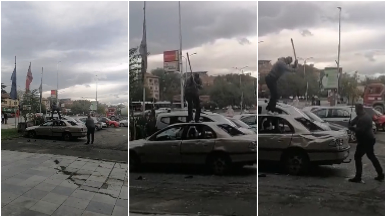 ВИДЕО: Се снима филм пред Пошта на Железничка – демолирање автомобил со порака: „Припрема за газди што не даваат плата“