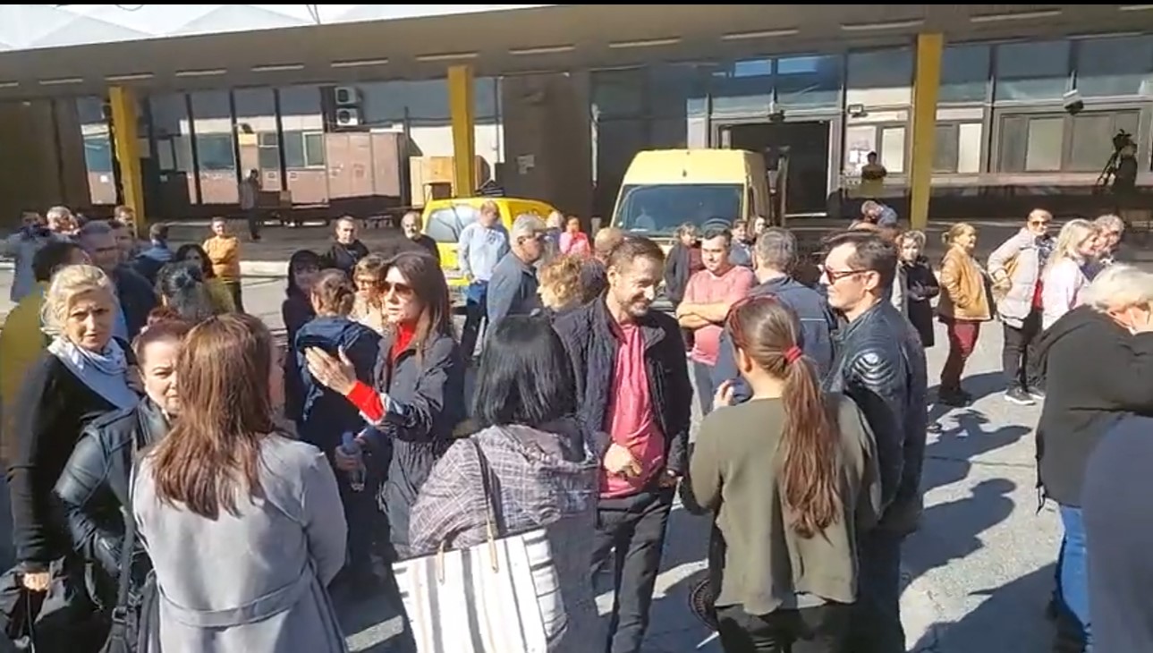 Протест и на вработените во Македонски пошти – не бараат покачување, туку редовна плата
