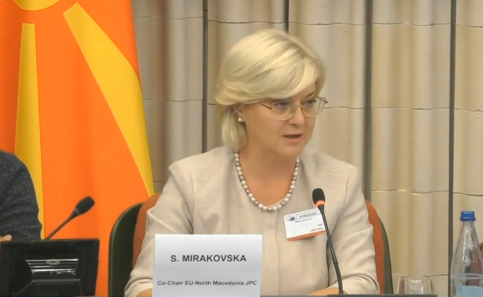 „Јас сум Македонка и зборувам македонски јазик“, порача пратеничката Мираковска