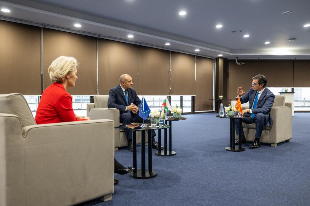 Урсула фон дер Лајен: Го поздравувам позитивниот моментум помеѓу Бугарија и Македонија