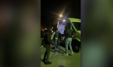 ВИДЕО: Полно комбе полициски Тигри во скопска Гази Баба – сепктакуларно апсење