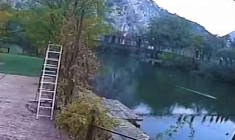 (ВИДЕО) Објавена снимка од падот на мостот при кој загинаа две жени од БиХ