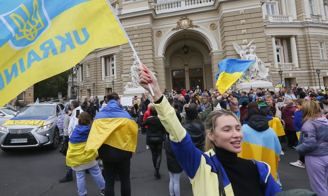 Како медиумите во Русија го објаснуваат повлекувањето од Керсон?