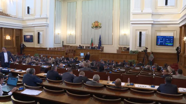 Парламентот во Бугарија одобри испраќање воена помош за Украина