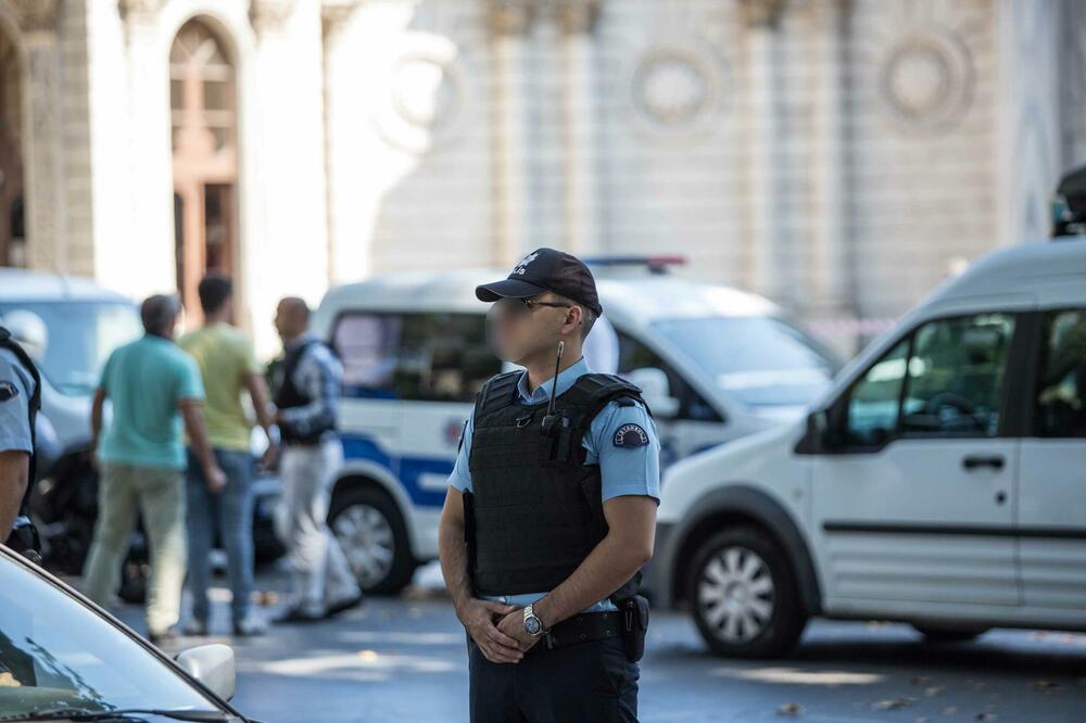 НОВ НАПАД ВО ИСТАНБУЛ: Пукање во метро станица, полицијата го уби напаѓачот