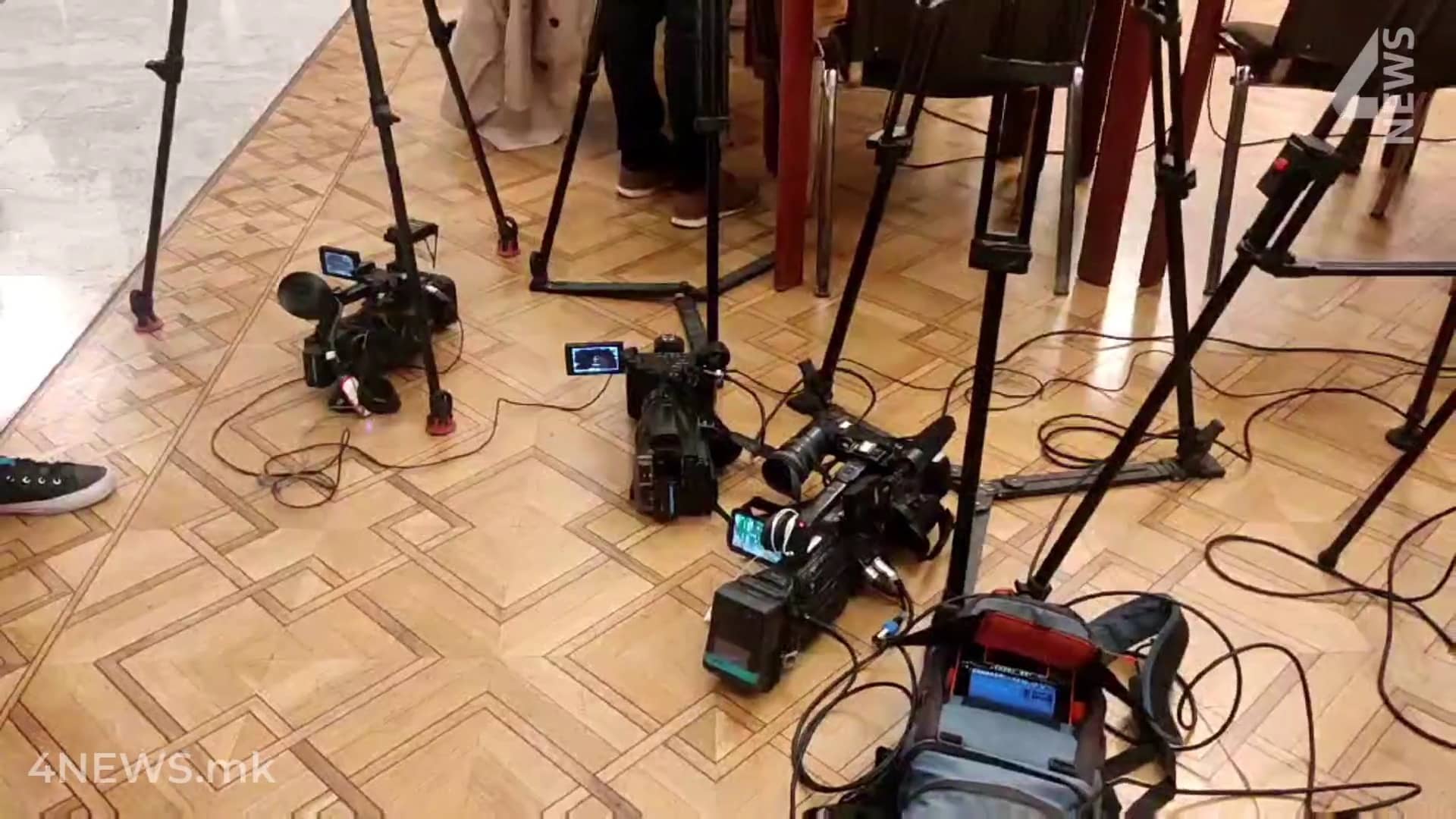 ВИДЕО: Националните телевизии ги симнаа камерите пред премиерот Ковачевски – зошто бојкотираат?