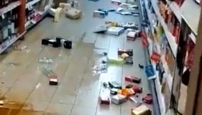 Први фотографии и видеа од силниот земјотрес во Италија