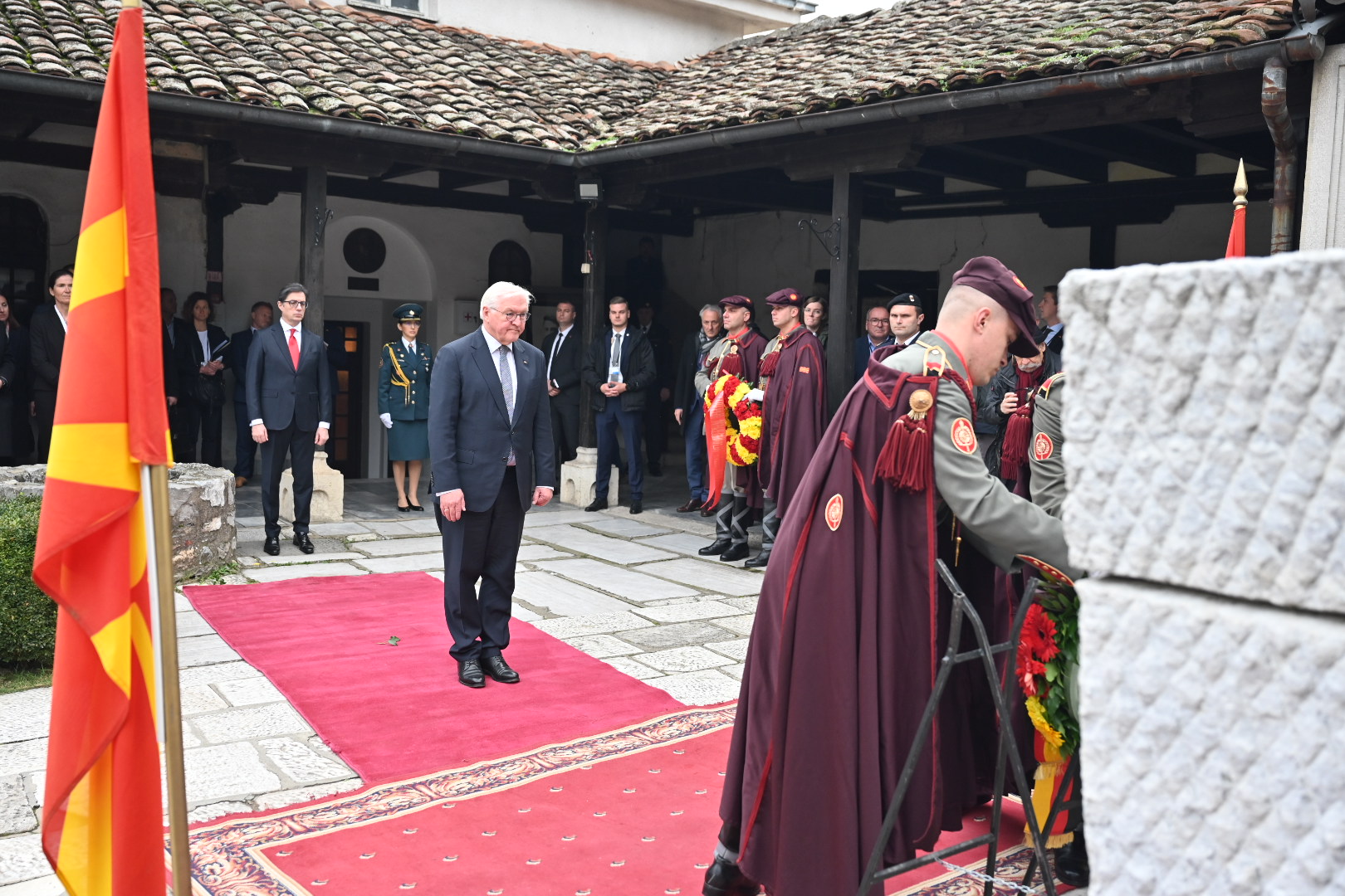 Пендаровски и Штајнмајер положија венци на гробот на Гоце Делчев во црквата „Св. Спас“
