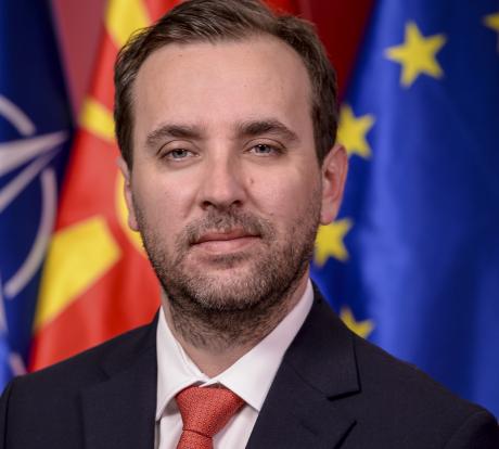 Министерот за администрација тврди: Ни фалат вработени во централната власт