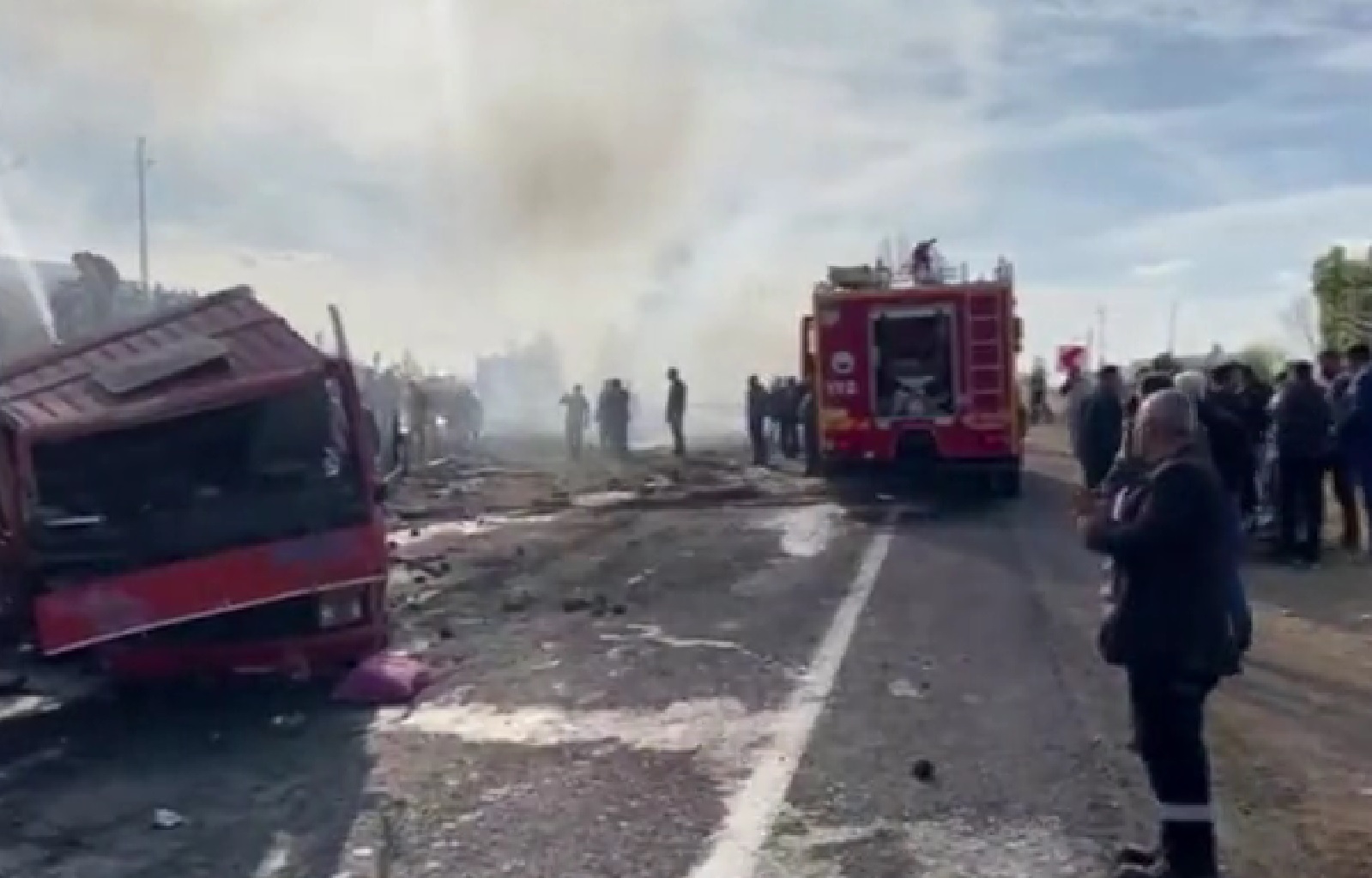 Најмалку седум лица загинаа во автобуска несреќа во Турција (ВИДЕО)