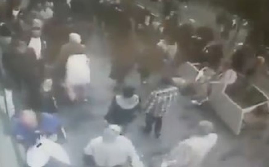 Надзорна камера го сними моментот на експлозијата во центарот на Истанбул (Видео)