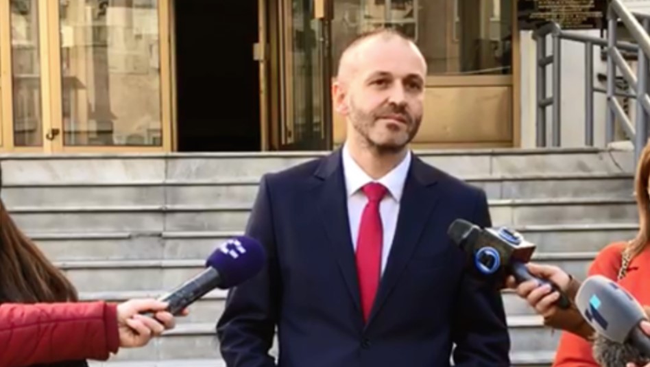 Заменикот контра министерот: Рендевски не се согласува со Сали за пензионирањето на здравствени работници