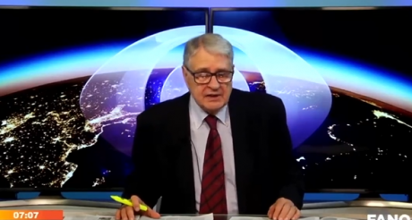 ВИДЕО: Силниот земјотрес го начека на сред вести – водителот избега!