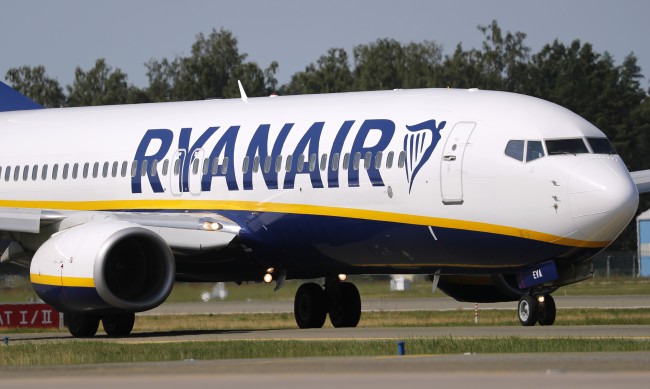 Ryanair ги враќа старите плати на пилотите