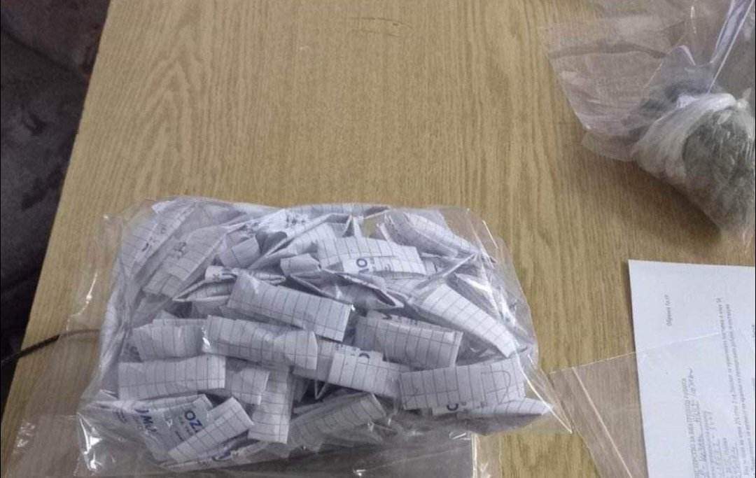 СПРЕМНИ ЗА ПРОДАЖБА: Претрес во Кочани – пронајдени 105 пакувања марихуана