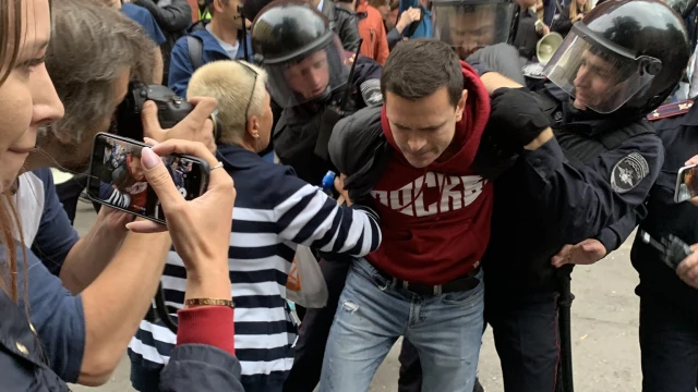 Рускиот опозициски лидер осуден на 8 години за „лажни вести“