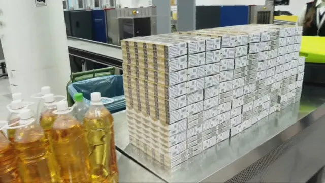 Маж се обидел да лета за Лондон со 20 литри ракија и 1160 кутии цигари