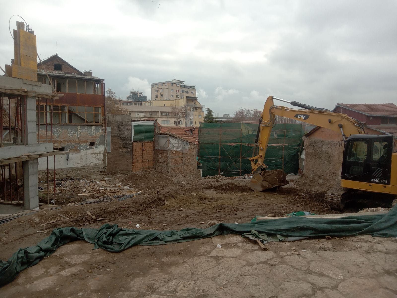 Во чаршија урнат објектот „Шар“ кој беше споменик на културата под заштита – ВМРО-ДПМНЕ прашува зошто?