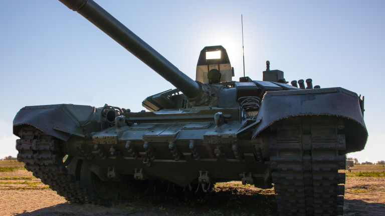 Мароко ѝ испраќа на Украина резервни делови за Т-72