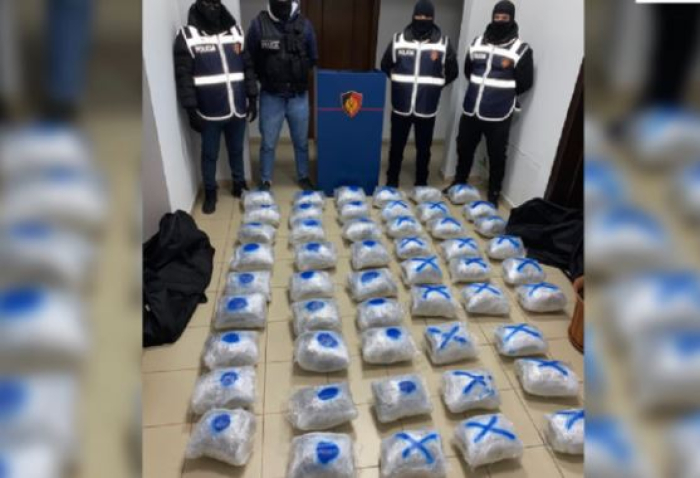 Спречен шверц на хашиш во Албанија, требало да заврши на македонскиот пазар