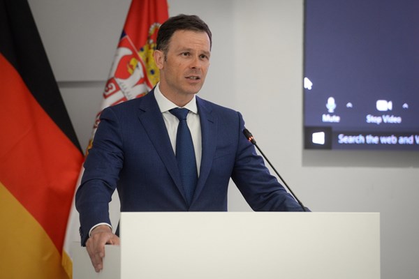 Над милион млади луѓе во Србија добија помош од 5.000 динари