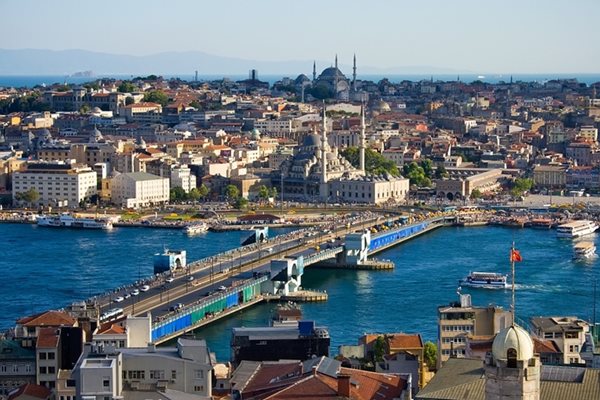 Во Истанбул приведоа 11 лица осомничени дека се членови на терористички групи