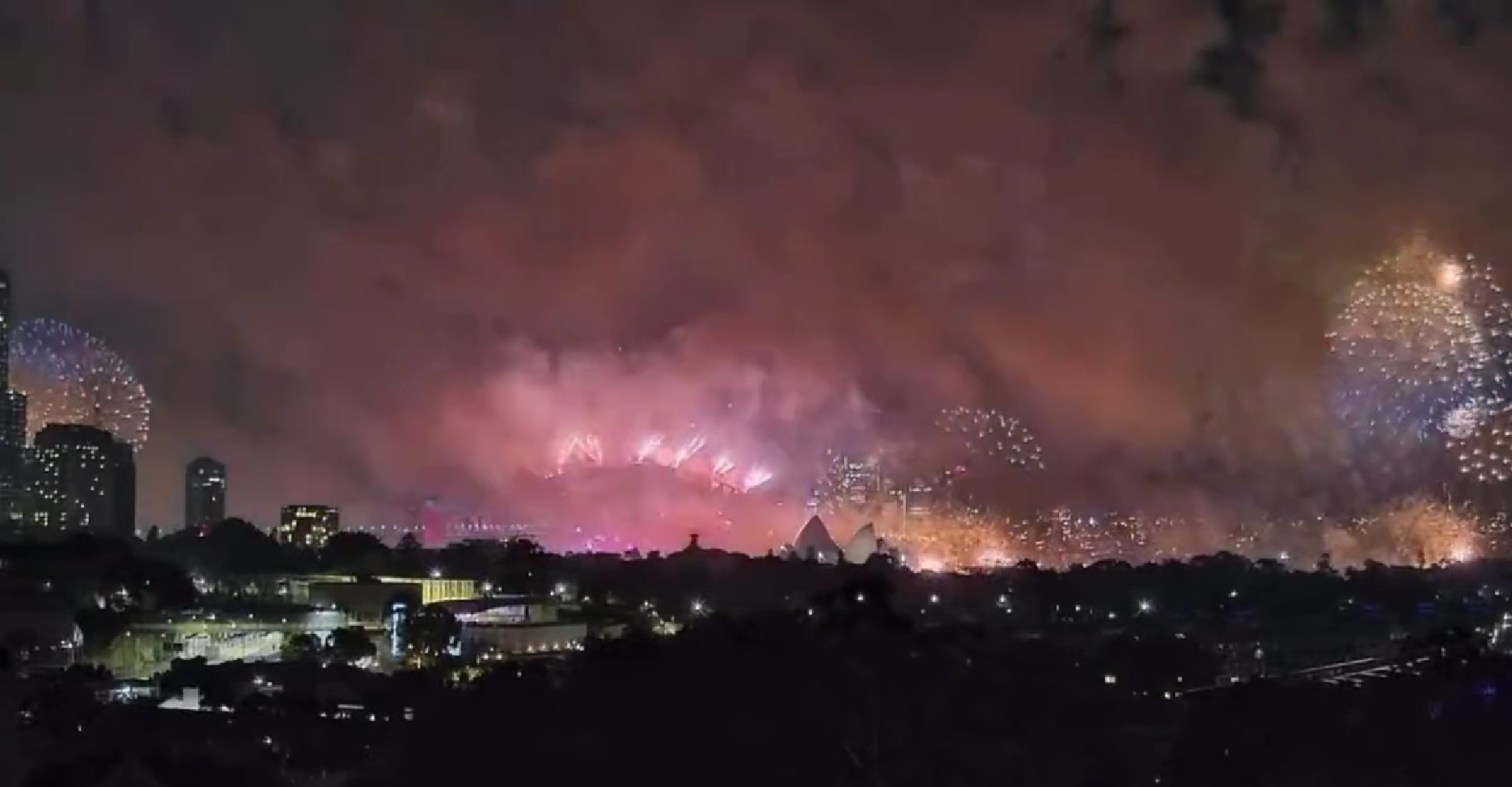 ВИДЕО: Дел од Земјата веќе влезе во 2023 година, Сиднеј повторно приреди огномет спектакл