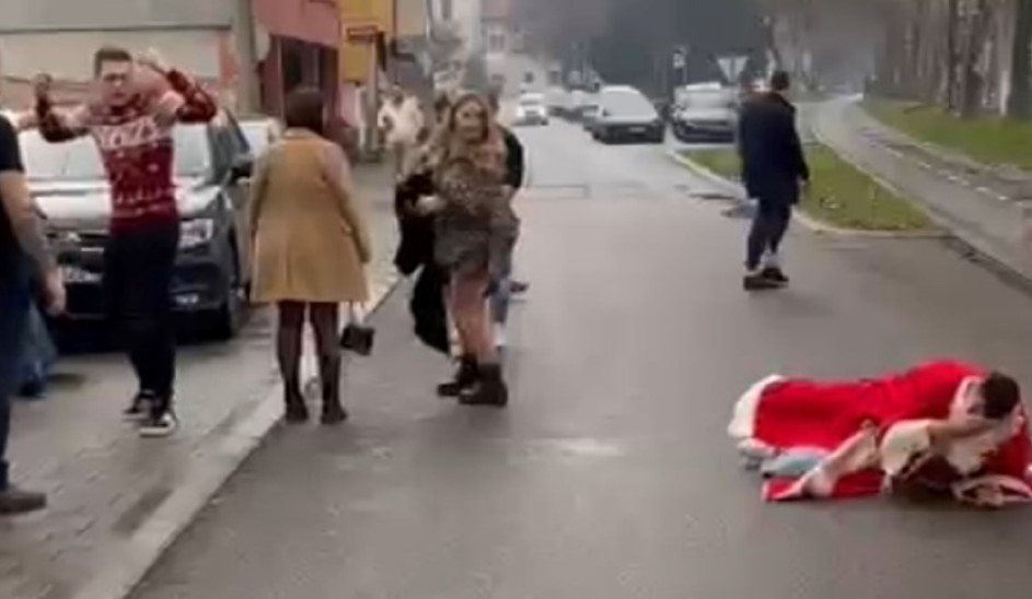Делел бонбони за девојки, кондоми за момчиња – војник претепа Дедо Мраз во Славонски Брод
