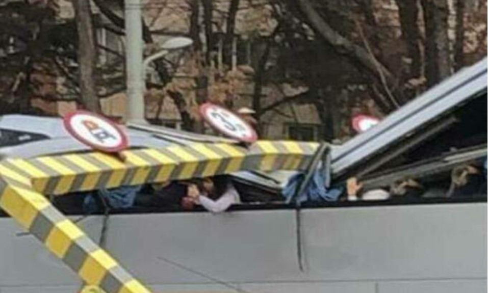 Во сообраќајна несреќа со грчки туристички автобус во Букурешт загина едно лице, а тројца се сериозно повредени