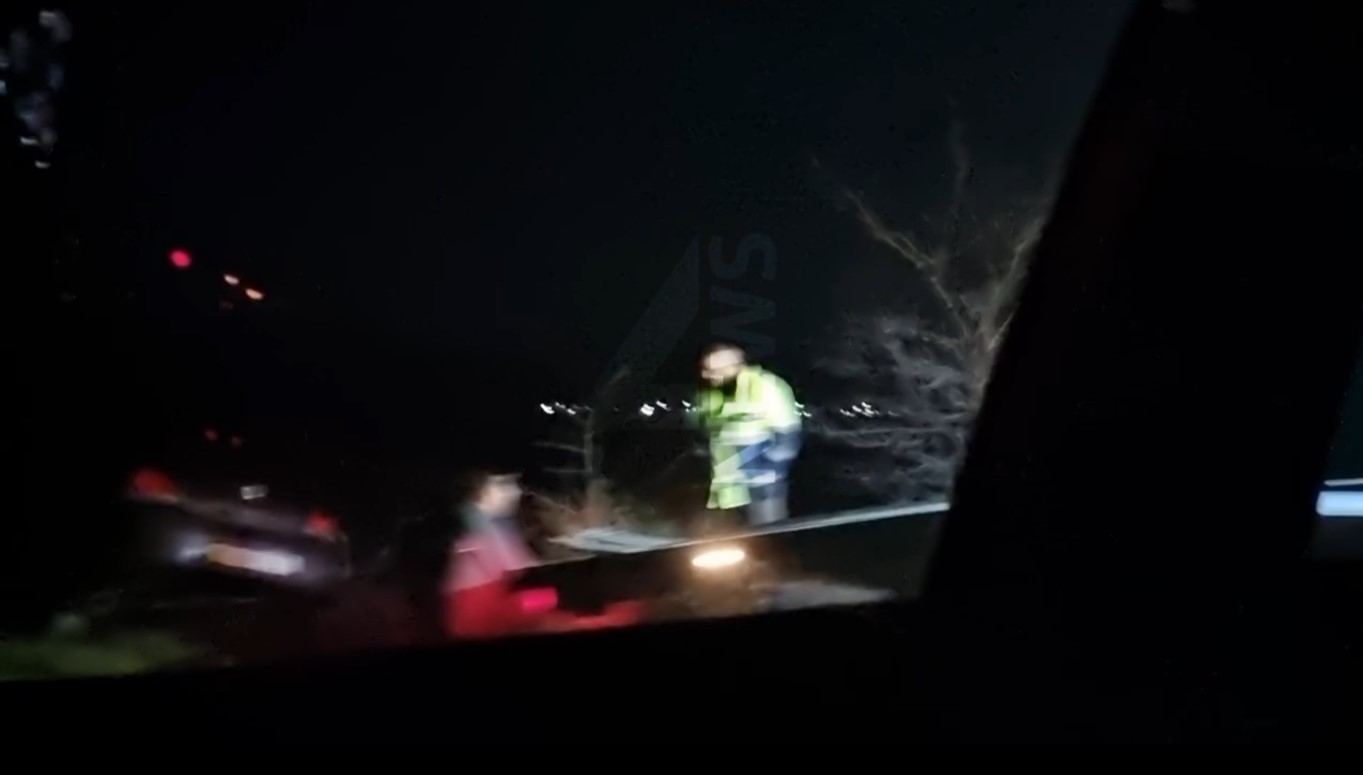 ВИДЕО: Автомобил излета од патот Битола-Прилеп, а кај Росоман сообраќајна несреќа
