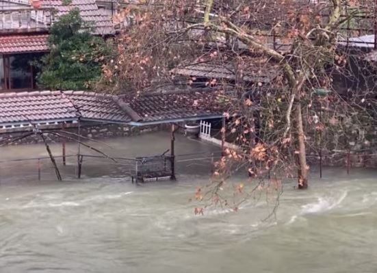 Во Албанија поплави – градоначалникот на Скадар бара прогласување вонредна состојба