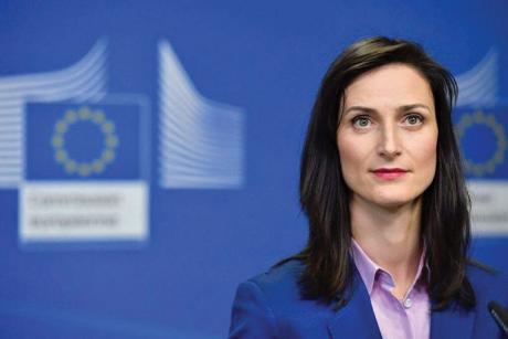 Бугарската еврокомесарка ѝ се налути на Холандија поради ветот: Сака во Шенген