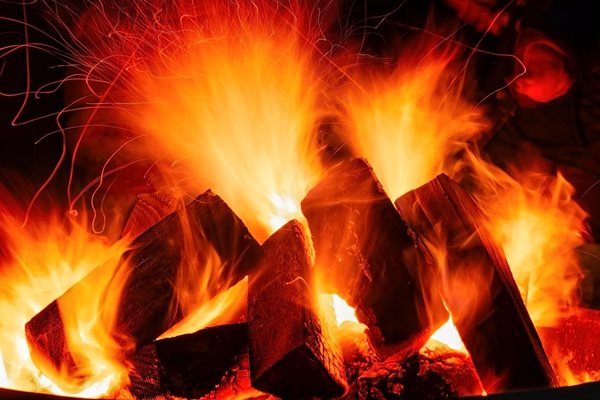 Римјанка за Божиќ го запалила каминот и запалила 20 илјади евра