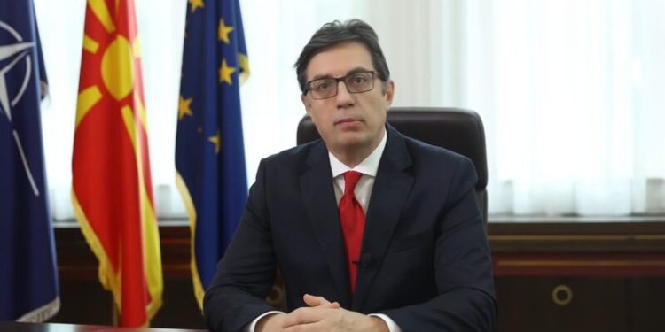 Претседателот Пендаровски во интервју за ТВ 21: Очекувам и барам намалување на 78% покачување на платите на функционерите вклучително и на мојата