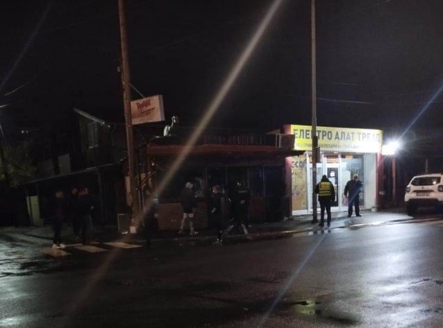 ФОТО: Запалена кафеана во Бутел