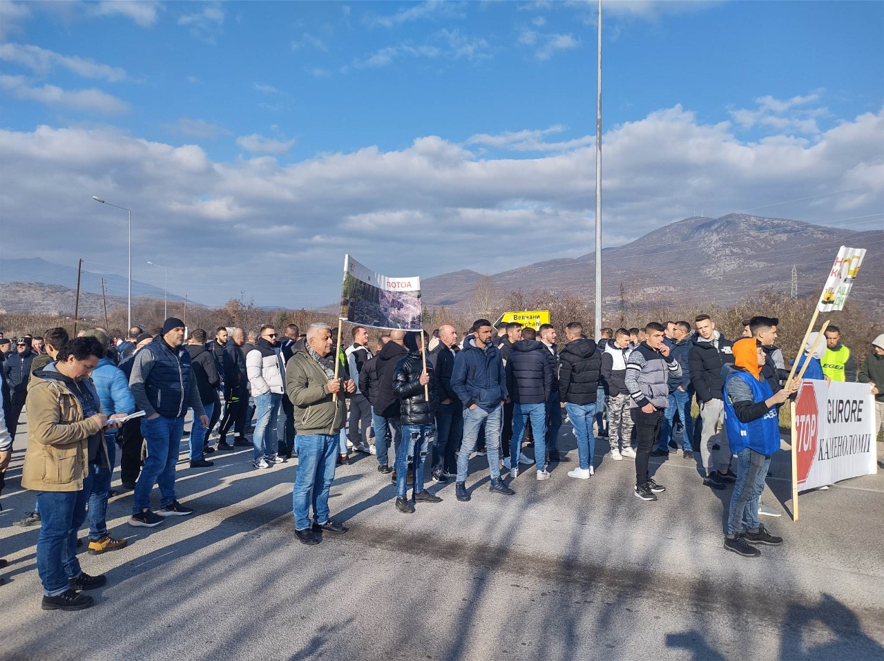 Жителите на Лабуништа на протест – се бара одземање на концесиите за каменоломите