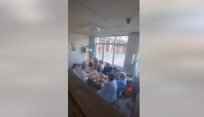 ВИДЕО: Пациенти чекаат на ред додека директорот ги собрал на гозба докторите во болницата во Кавадарци
