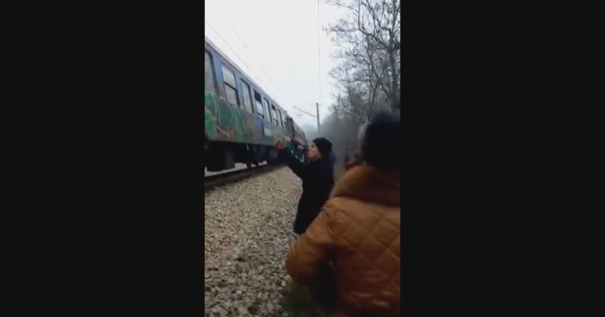 ВИДЕО: Се запали брзиот воз Варна-Софија