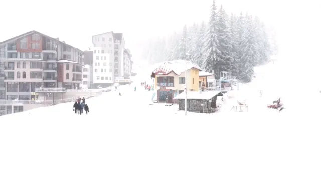 ВИДЕО: Обилни врнежи од снег во Пампорово