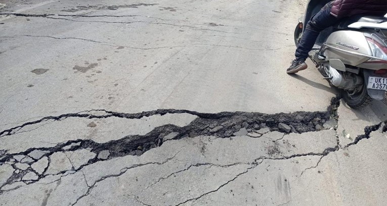 Град во Индија почна да тоне – причината е непланската градба